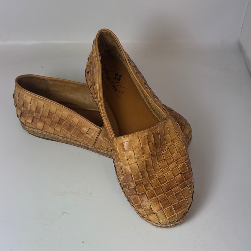 Patricia Nash Tan Italian Leather Flats size 10 EUC